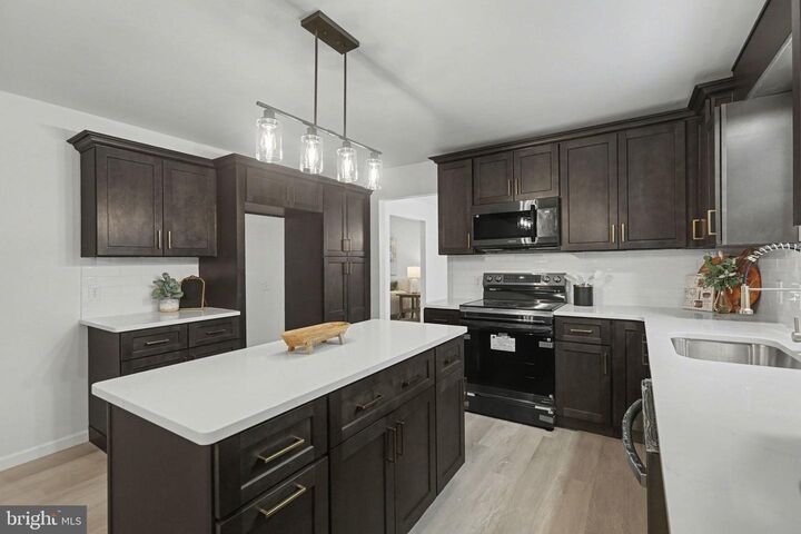 Property Photo:  1006 Sheffield Avenue  PA 17055 