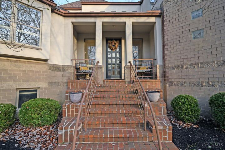 Property Photo: 7510 Fernwood Drive OH 45237