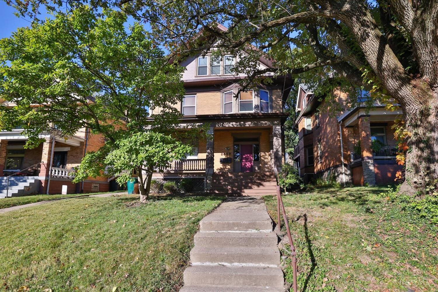 Property Photo: 2207 Burnet Avenue OH 45219