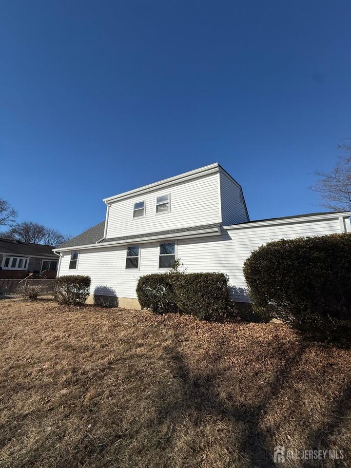 Property Photo:  1290 Barkley Place  NJ 08902 