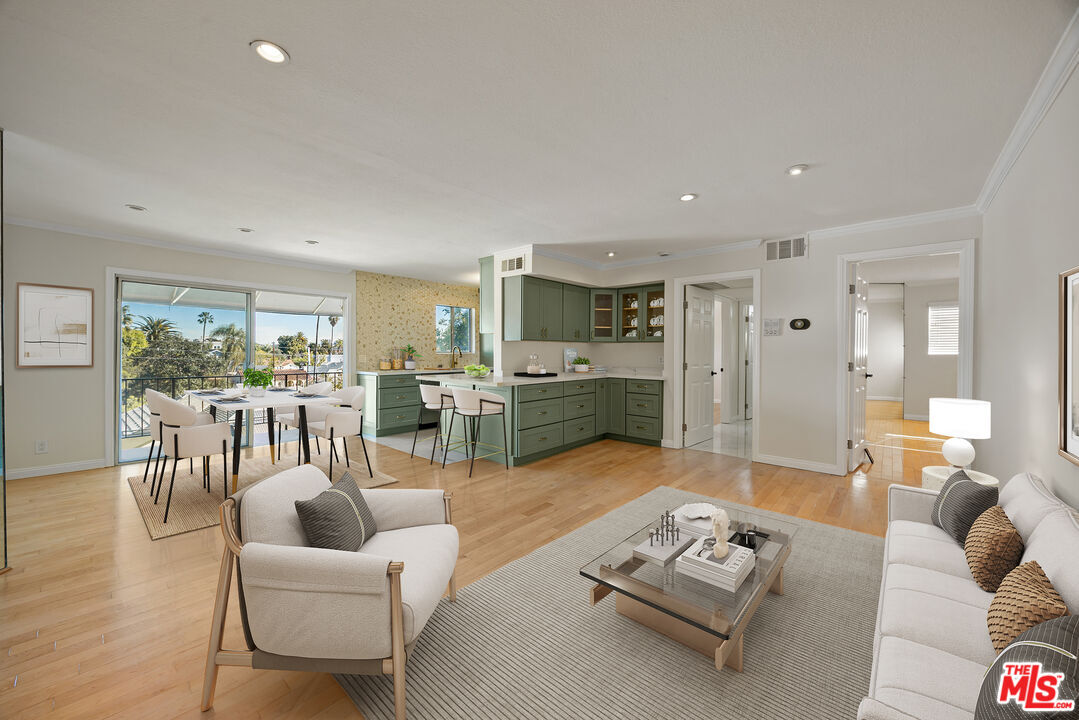 Property Photo:  532 N Rossmore Ave  CA 90004 