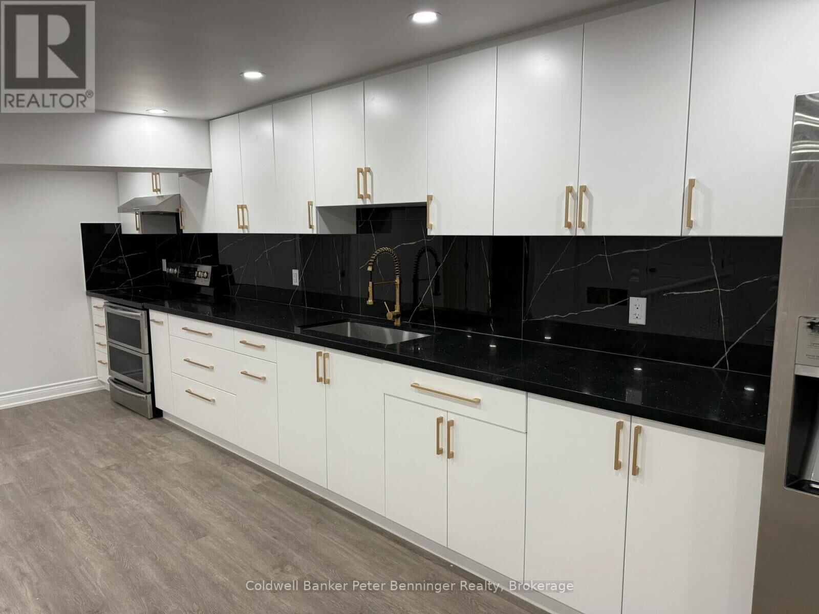 Property Photo:  214 Durham Street East 2  ON N0G 2V0 