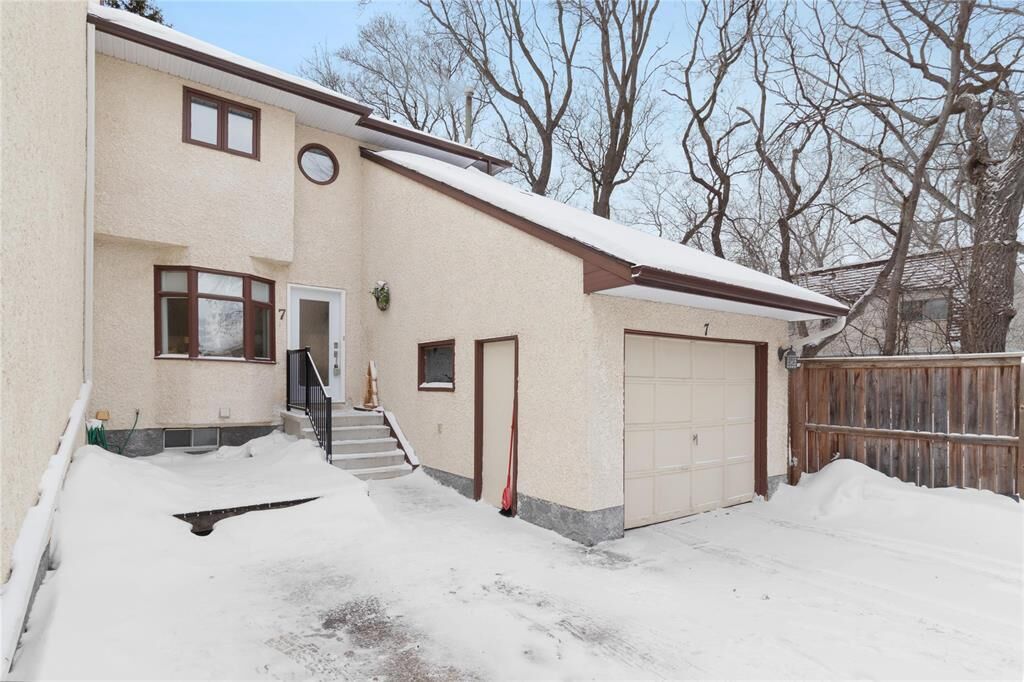 Photo de la propriété:  1688 St Mary'S Road  MB R2N 1L8 