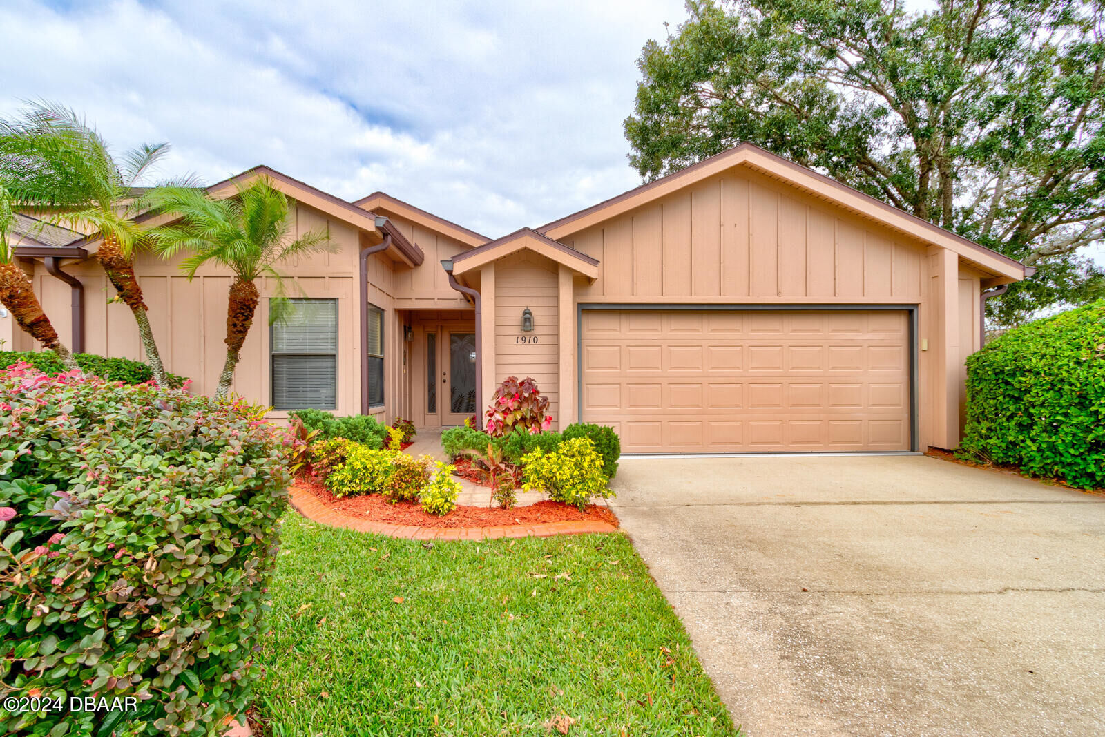 Property Photo:  1910 Sprucewood Way  FL 32128 