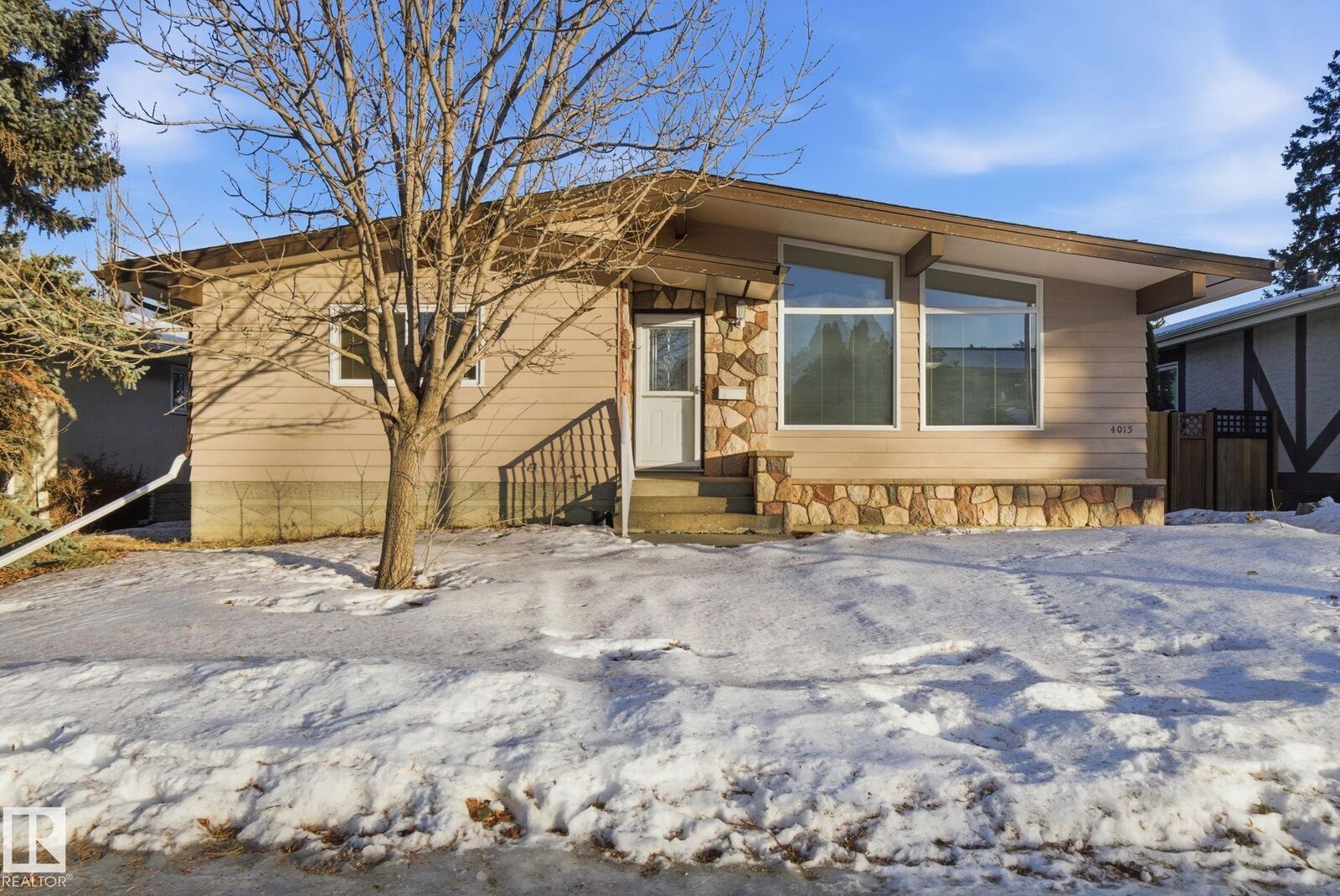 Property Photo:  4015 120 Street NW  AB T6J 1X7 