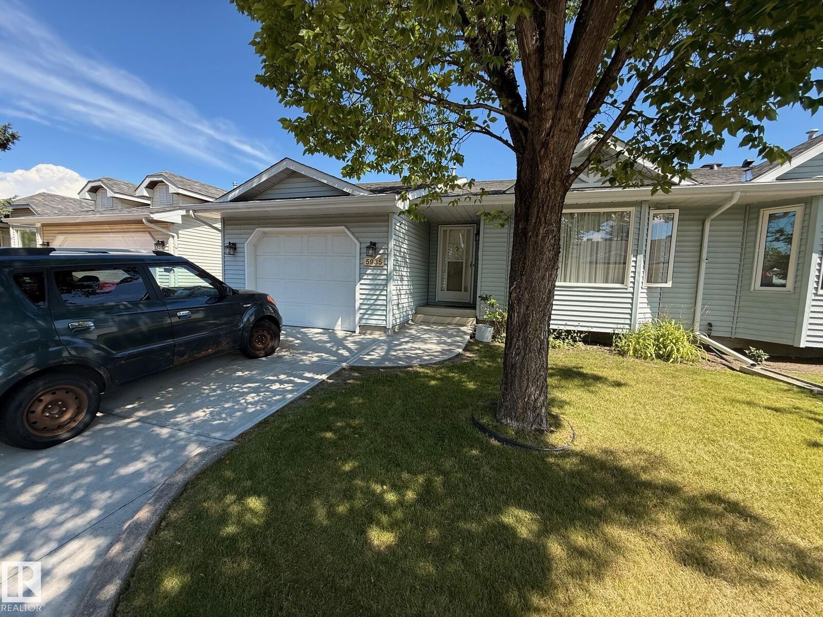 Photo de la propriété:  5935 189 Street NW  AB T6M 2J2 