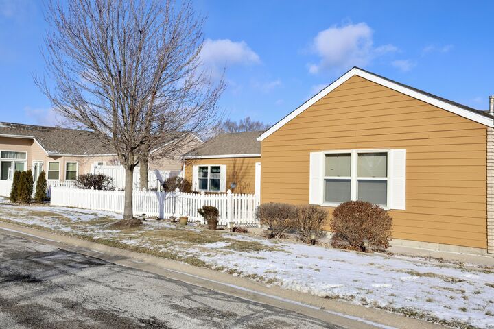 Property Photo:  322 Valley Court  IN 46356 