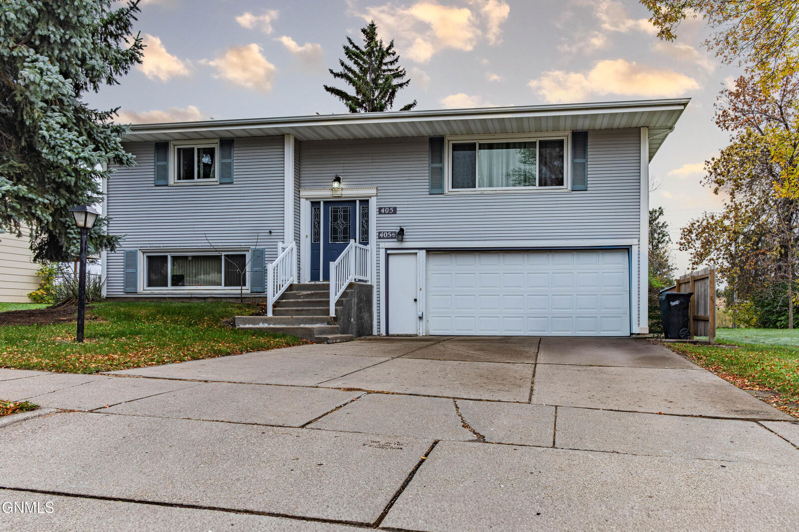 Property Photo:  405 E Interstate Avenue  ND 58503 