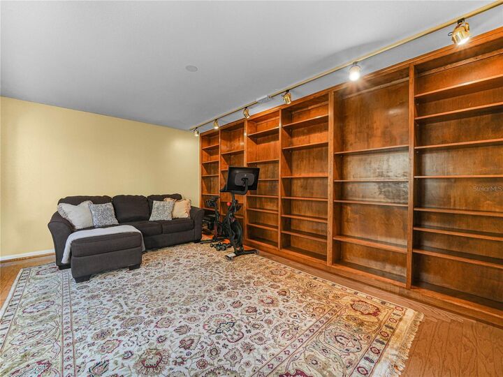 Property Photo:  3 Casa Loma Way 3  FL 33813 