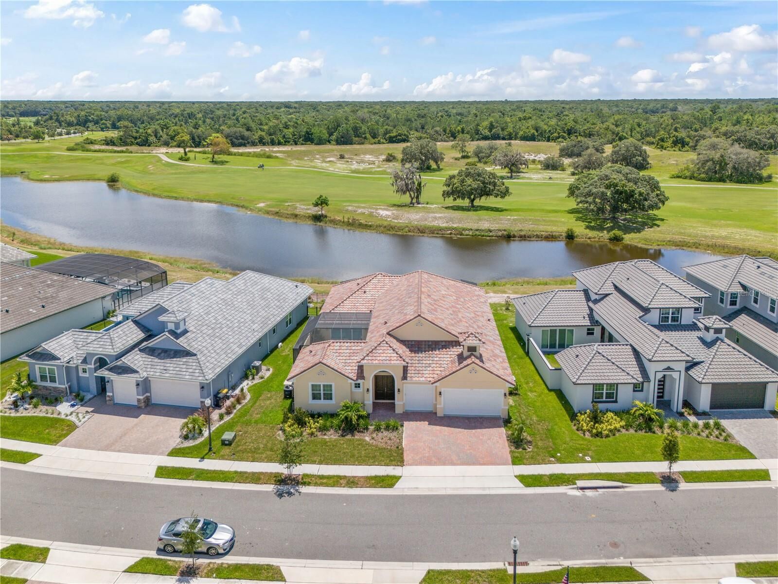 Property Photo: 215 Hampton Loop FL 33837