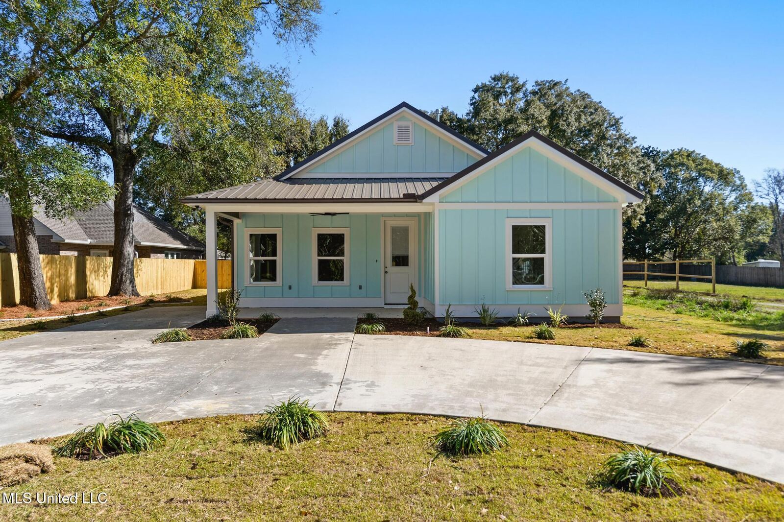 Property Photo:  632 Oakleigh Avenue  MS 39507 
