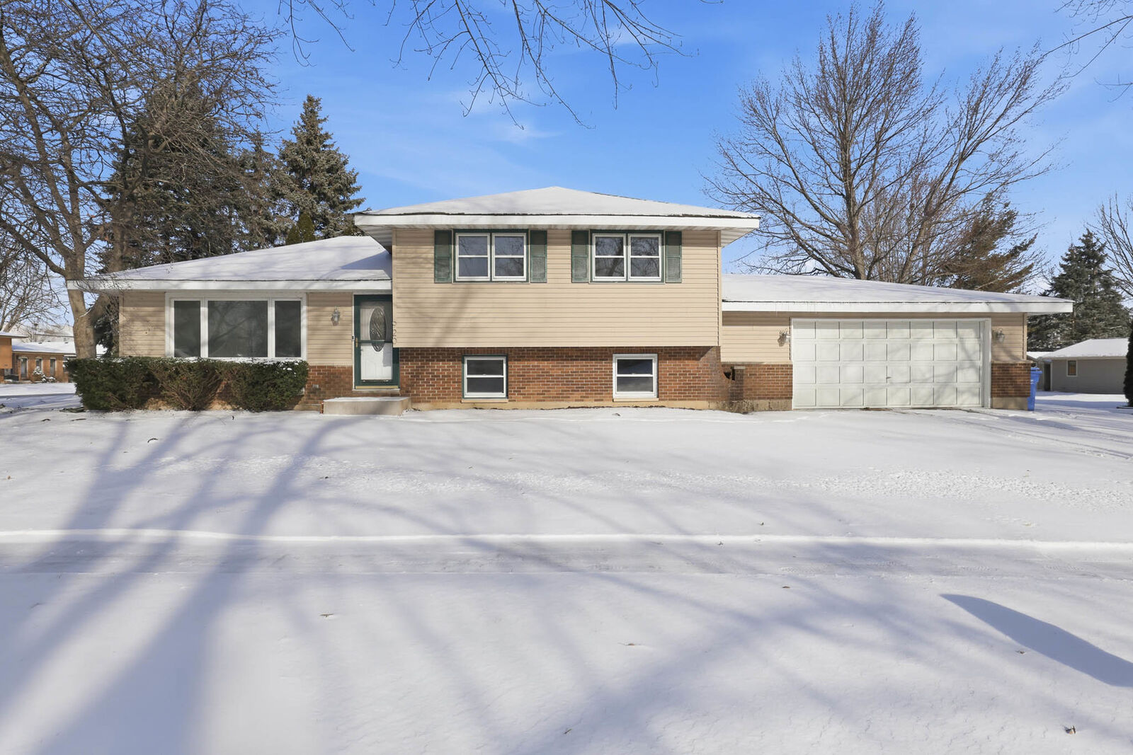 Property Photo:  920 Gerald Avenue  IL 60177 