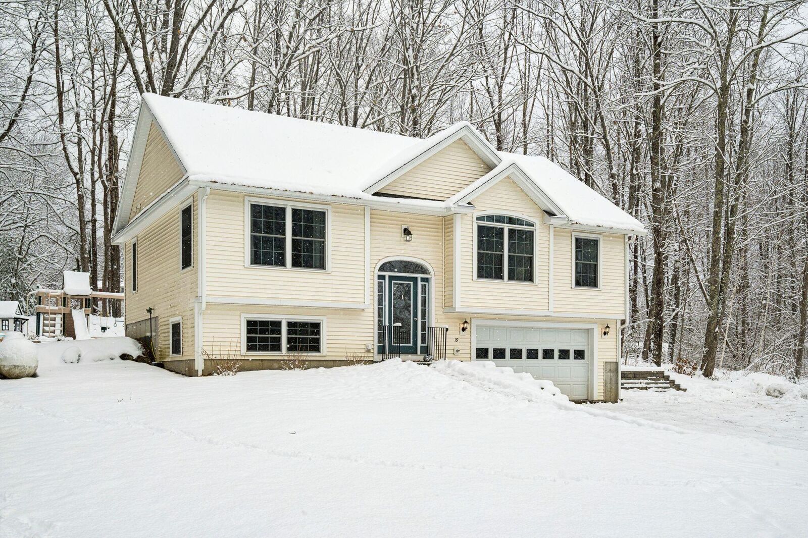 Property Photo:  19 Havlina Lane  ME 04073 
