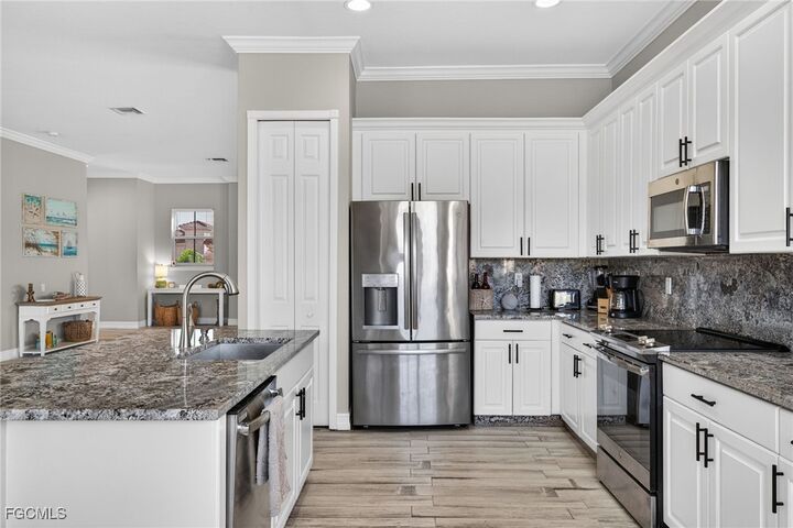 Property Photo:  7071 San Lorenzo Court 201  FL 33966 