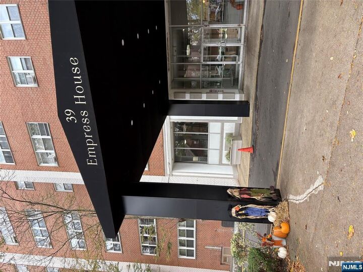 Property Photo:  39 E 39th Street  NJ 07514 