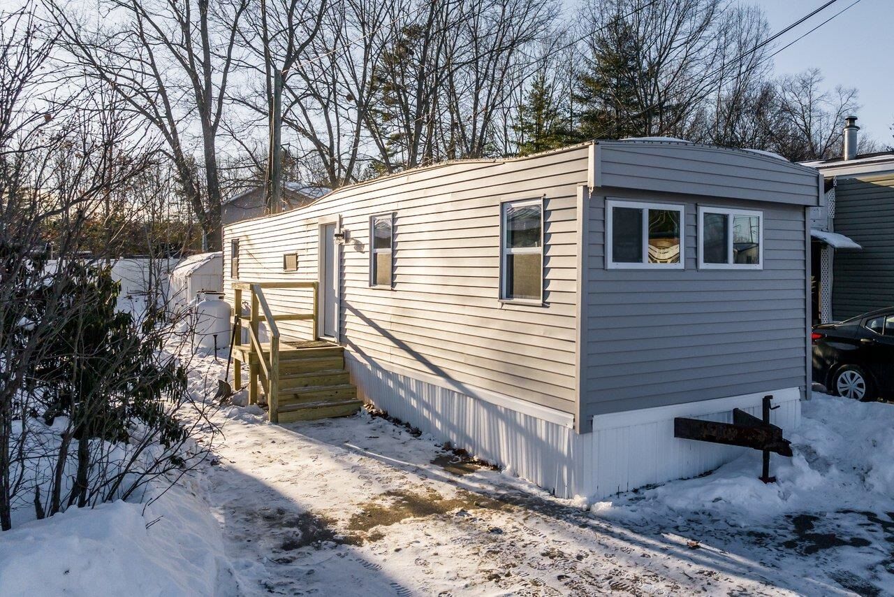 Property Photo:  16 Polly Ann Mhp Park  NH 03820 