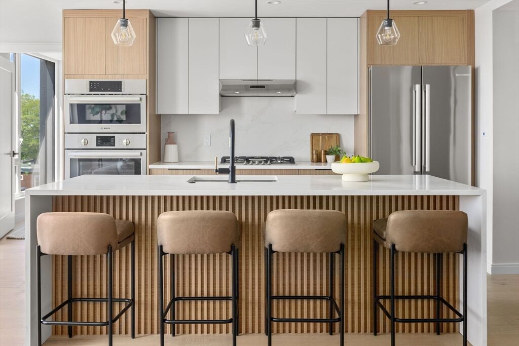 Property Photo:  125 Lowell Street 3B  MA 02143 