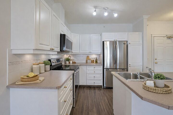 Property Photo:  14645 6 Street SW 5410  AB T2Y 3S1 