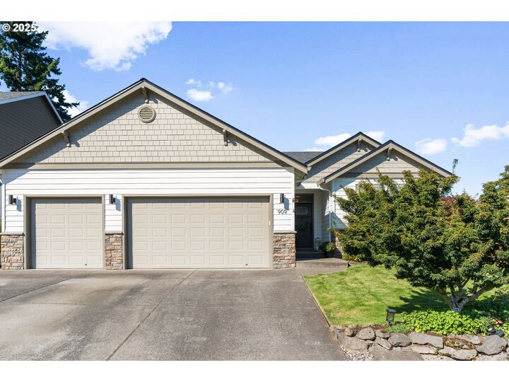 Property Photo:  909 NW 22nd Ave  WA 98607 