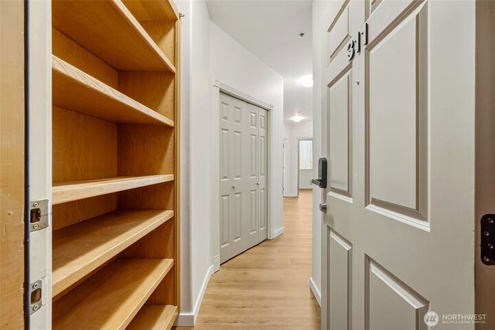 Property Photo:  3501  Colby Avenue 311  WA 98201 