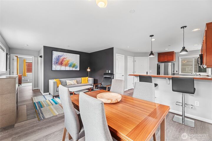 Property Photo: 321 E Thomas Street 303 WA 98102