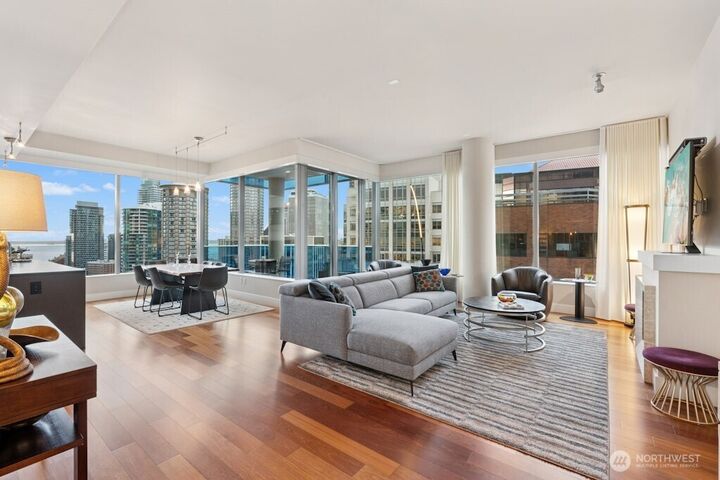 Property Photo:  737  Olive Way 2200  WA 98101 