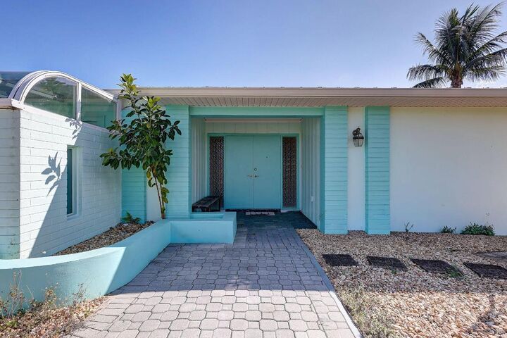 Property Photo:  683 SE Harborview Drive  FL 34953 