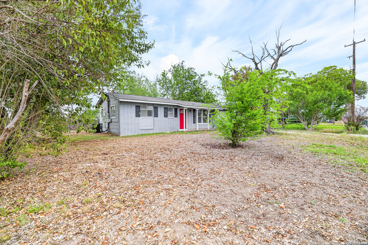 Property Photo: 502 W Aviation Blvd TX 78148