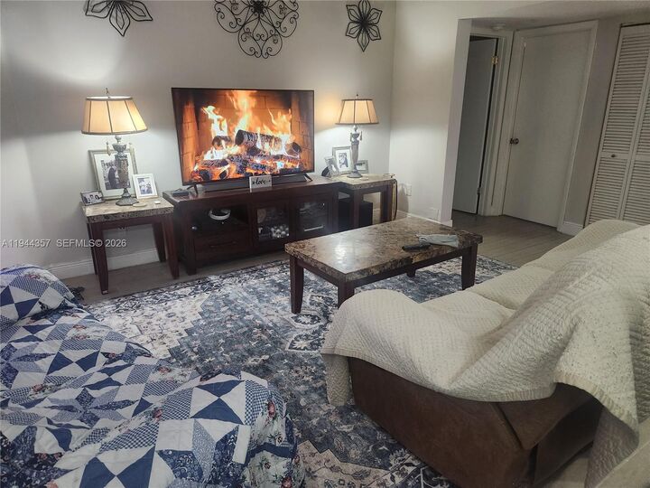 Property Photo: 8019 NW 15th Mnr 8019 FL 33322