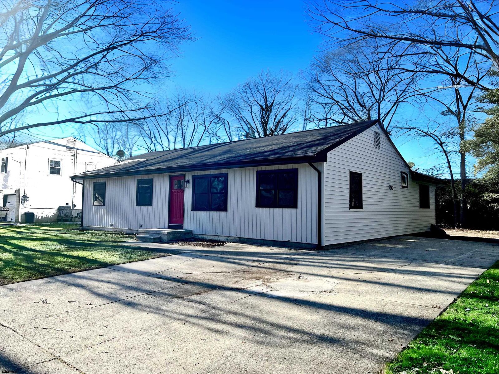 Property Photo: 10 Franklin Dr NJ 08244