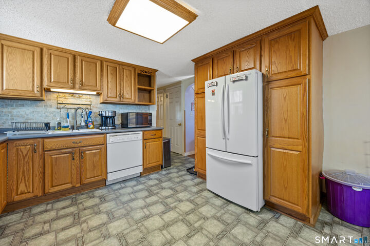 Property Photo:  288 Laning Street  CT 06489 