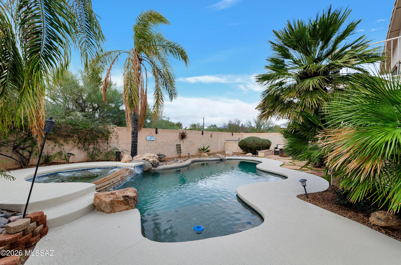 Property Photo:  11137 N Par Drive  AZ 85737 
