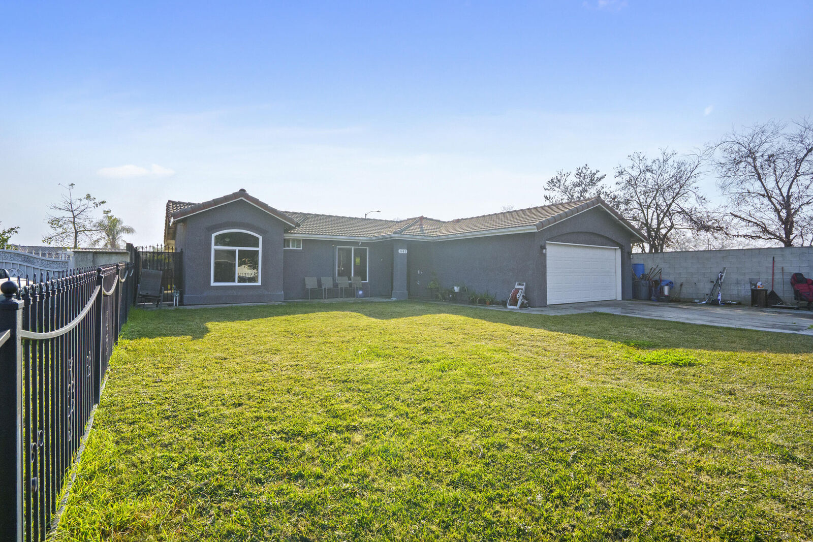 Property Photo:  441 W Glenhaven Court  CA 93291 