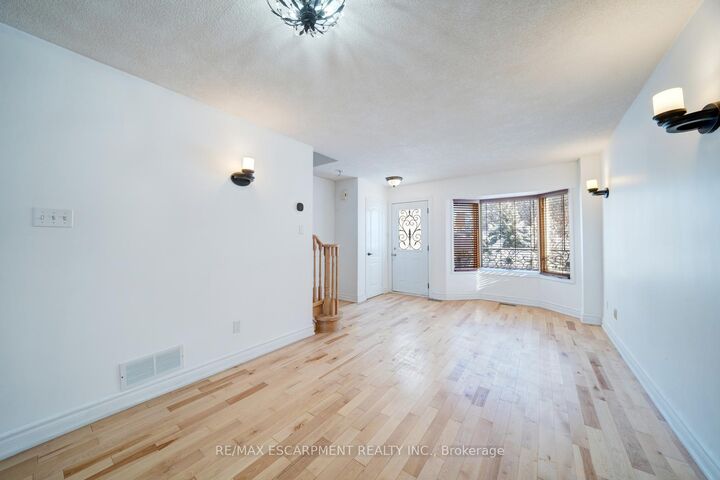 Property Photo:  108 Olde Bayview Avenue  ON L4E 3C7 