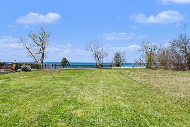 Photo de la propriété:  415 Lake Drive E  ON L4P 1P3 