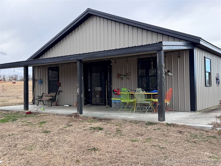 Property Photo: 9893 E 550 Road OK 74364