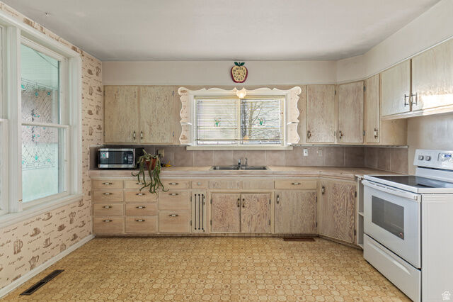 Property Photo:  199 N 300 W  UT 84754 