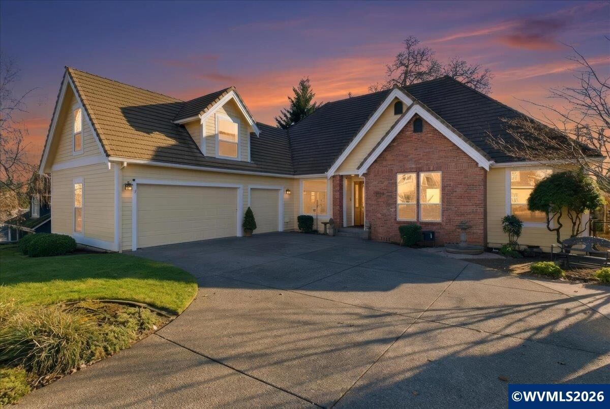 Property Photo:  2082 Barrington Av SE  OR 97302 