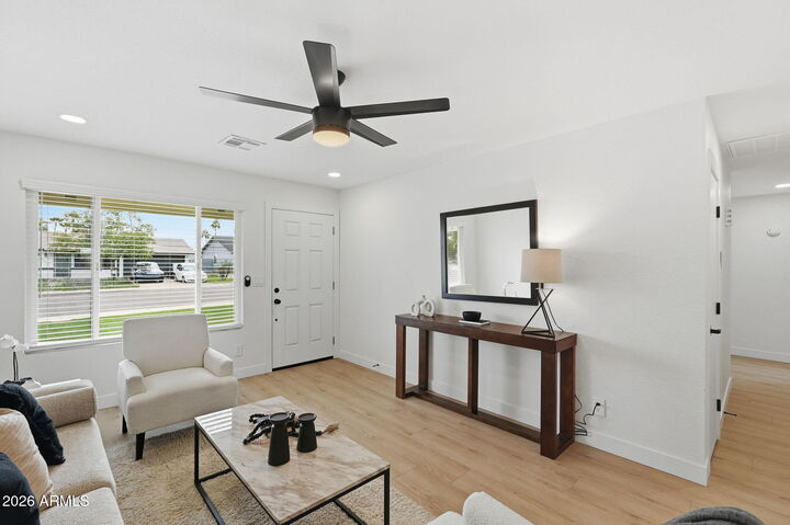 Property Photo:  816 W Julie Drive  AZ 85283 