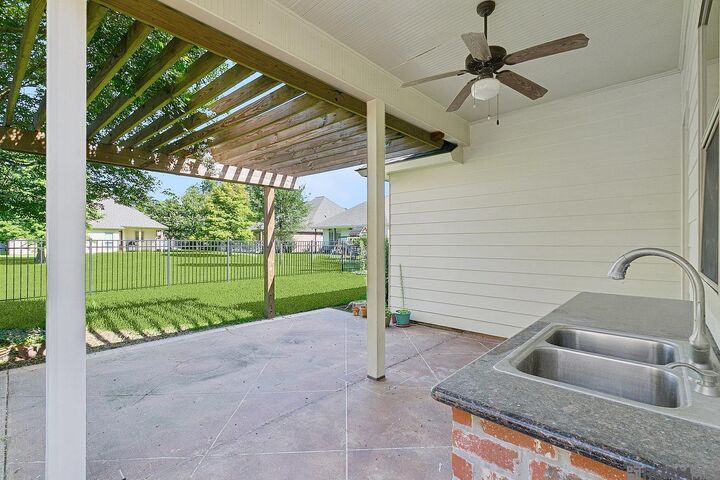 Property Photo:  5214 Quarter Ln  LA 70809 
