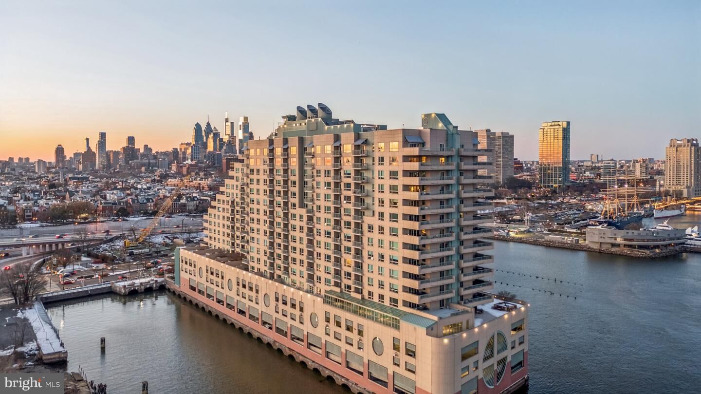 Property Photo:  717 S Chris Columbus Boulevard 802  PA 19147 