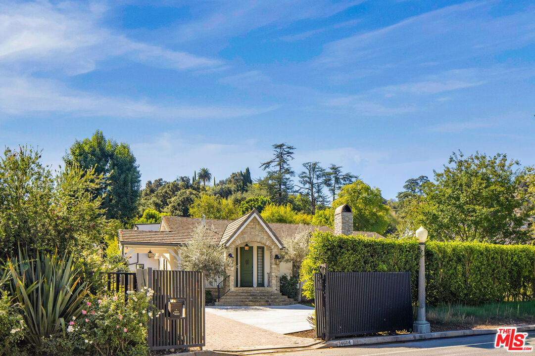 Property Photo:  14664 Valley Vista Blvd  CA 91403 