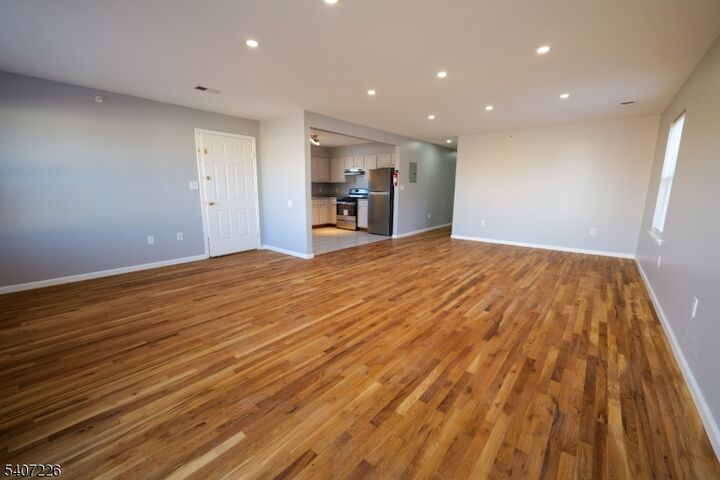 Property Photo:  40 11th Ave W 2  NJ 07107 