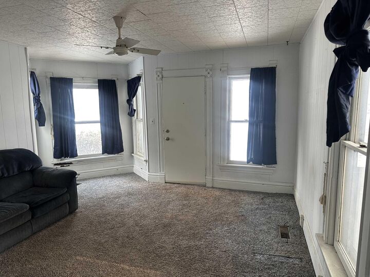 Property Photo:  215 1st Ave NE  IA 50662 