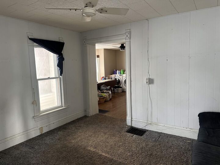 Property Photo:  215 1st Ave NE  IA 50662 