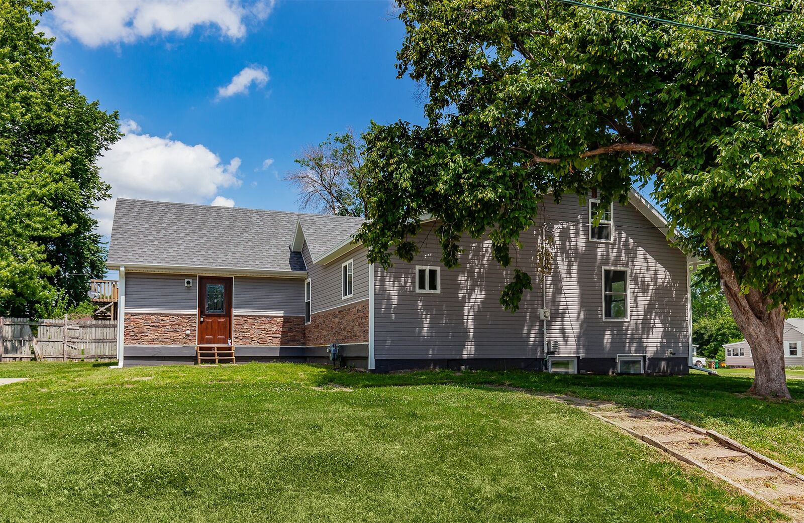 Property Photo:  606 1st Avenue S  IA 50009 