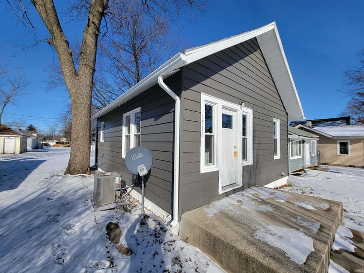 Property Photo: 1516 W 4th Street IN 46808-2682