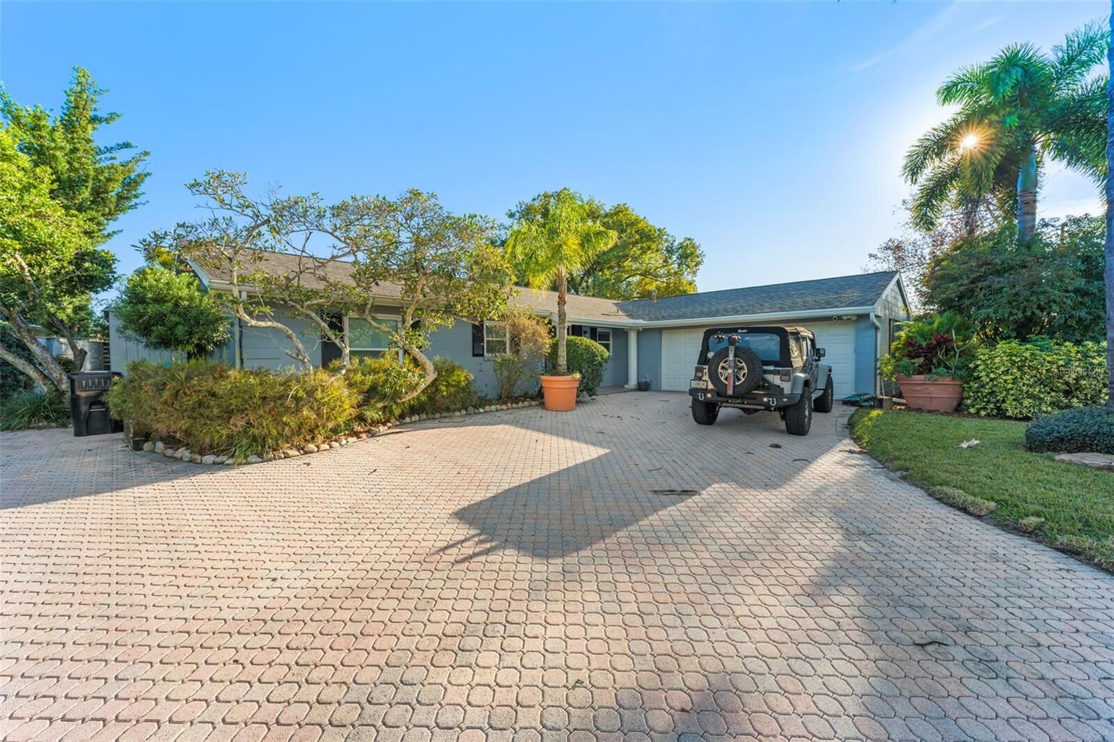 Property Photo: 2904 Tradewinds Trail FL 32805