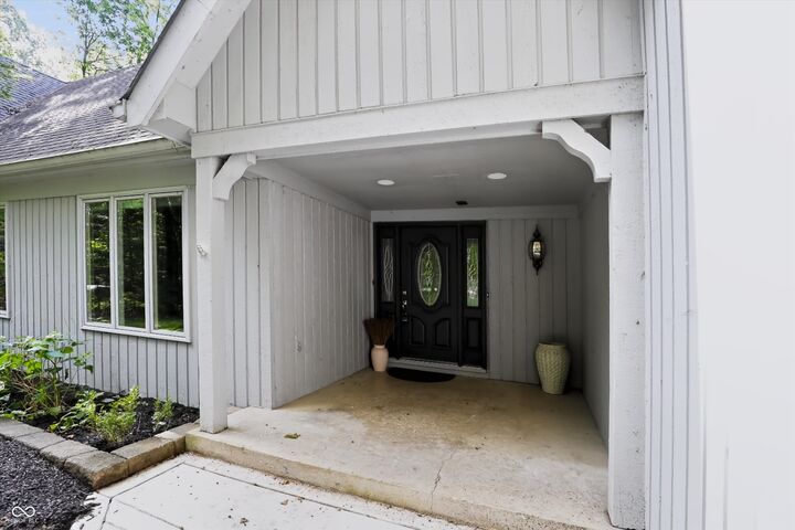 Property Photo: 118 White Horse Lane IN 46038