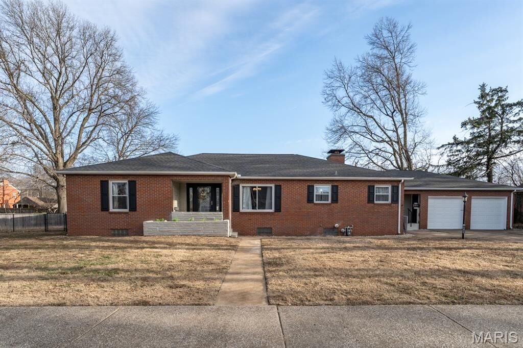 Property Photo:  2646 Delmar Avenue  IL 62040 